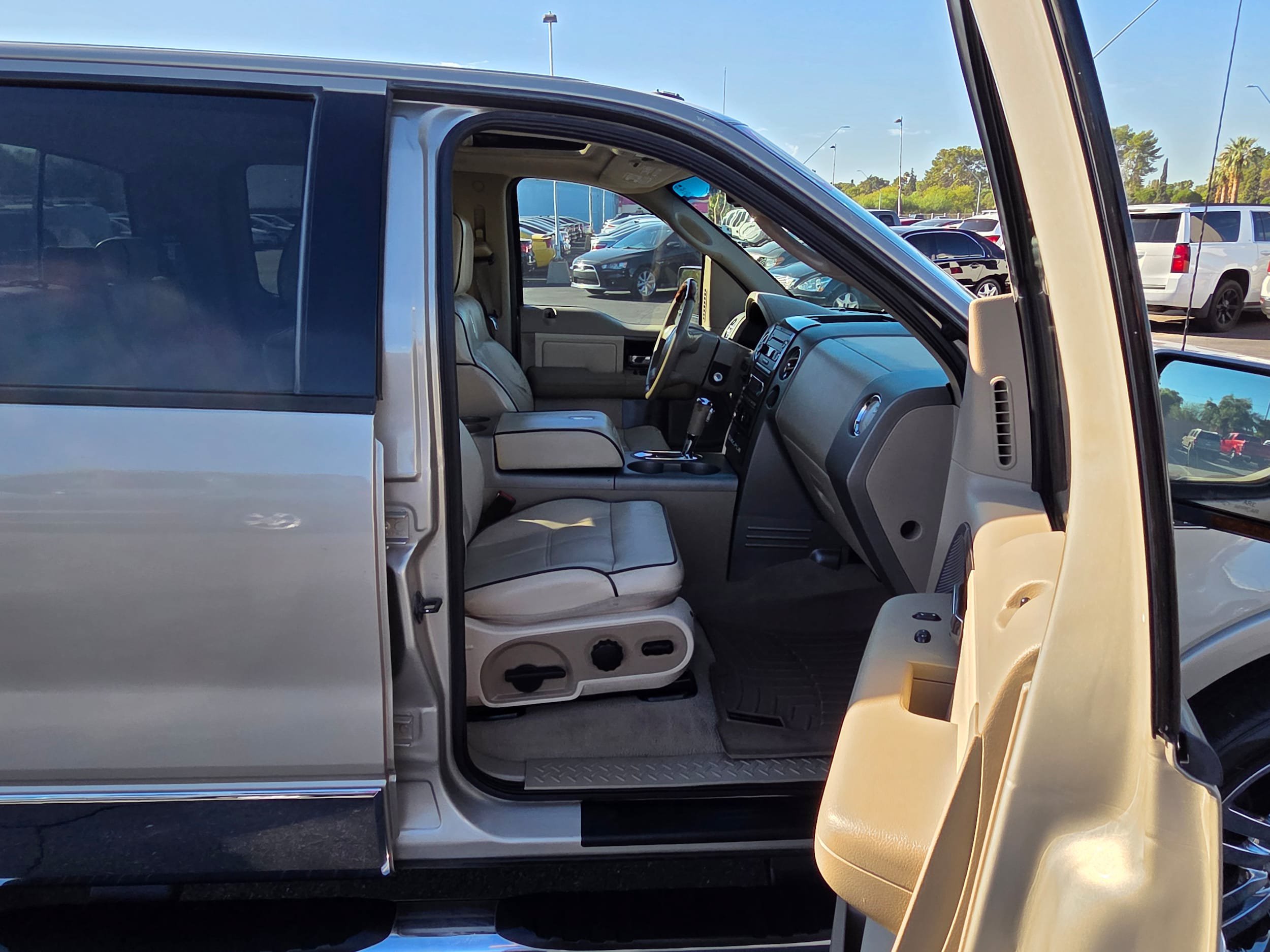 Used 2008 Lincoln Mark LT 2WD image 23