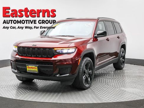 Used 2023 Jeep Grand Cherokee L Laredo image 1