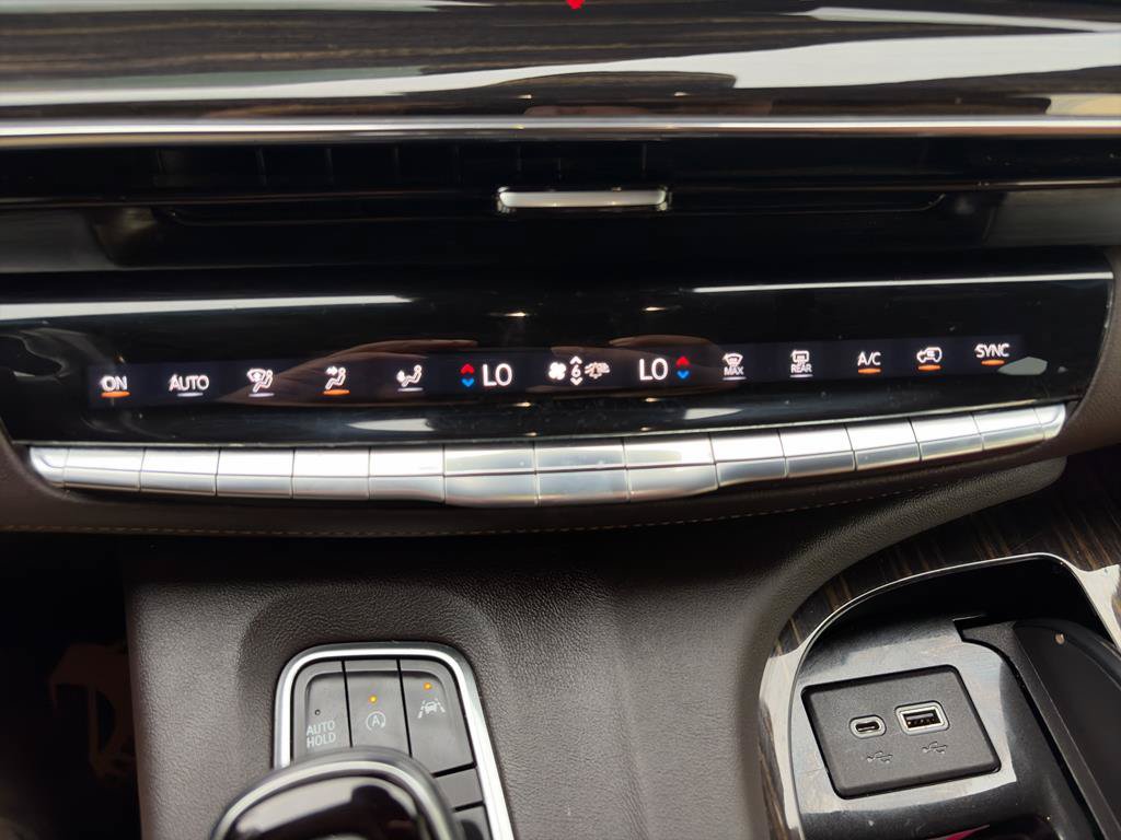 Used 2021 Cadillac Escalade ESV Sport AWD/4WD image 17