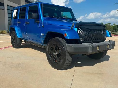 Used 2015 Jeep Wrangler Unlimited Sahara w/ Dual Top Group AWD/4WD image 2