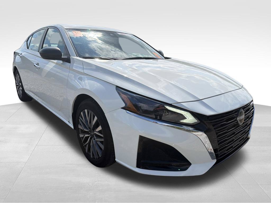 Used 2025 Nissan Altima 2.5 SV FWD image 17