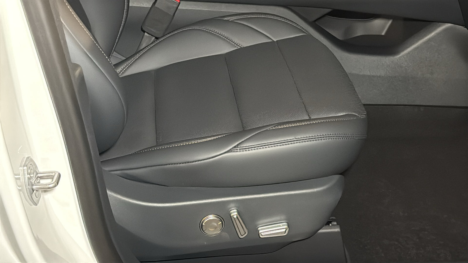 New 2026 Lincoln Nautilus Premier w/ Equipment Group 102A AWD/4WD image 9