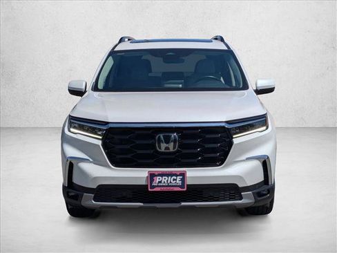 Used 2023 Honda Pilot Touring image 2