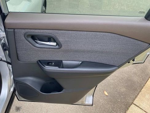 Used 2022 Nissan Rogue SV image 33