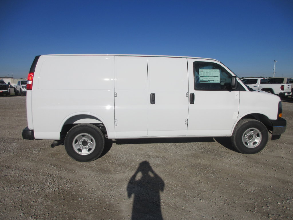 New 2027 GMC Savana 2500 w/ Driver Convenience Package RWD image 3