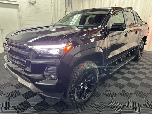 Used 2025 Chevrolet Colorado Z71 w/ Midnight Edition AWD/4WD image 4