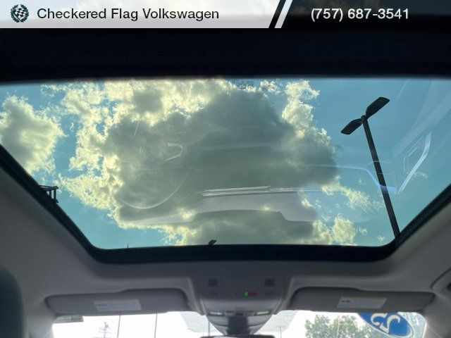 Used 2025 Volkswagen Taos SE FWD image 28