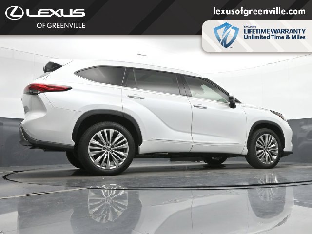 Used 2022 Toyota Highlander Platinum FWD image 16
