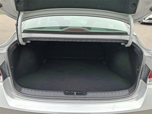 Certified 2023 Hyundai Elantra SEL w/ Convenience Package image 27