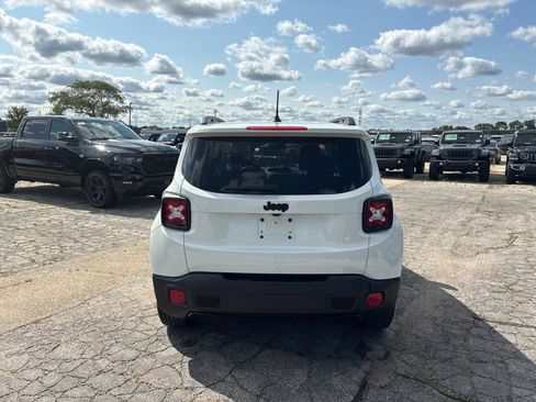 Used 2017 Jeep Renegade Altitude FWD image 7
