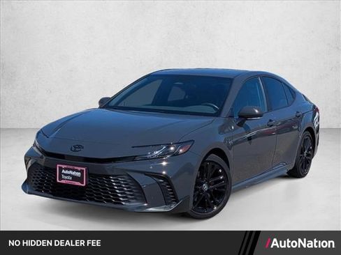 Used 2025 Toyota Camry SE FWD image 1