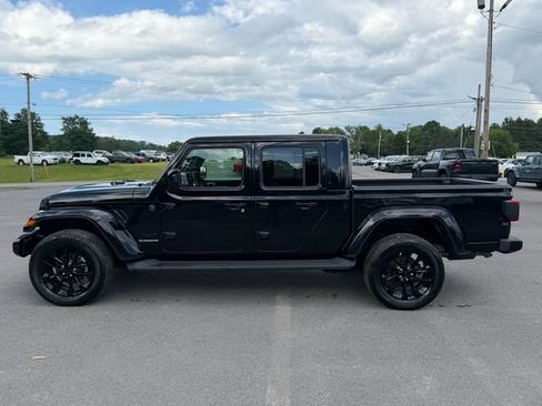 Used 2021 Jeep Gladiator Overland AWD/4WD image 2