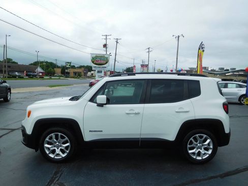 Used 2018 Jeep Renegade Latitude FWD image 4