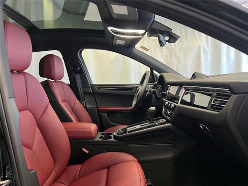 Used 2026 Porsche Macan image 16