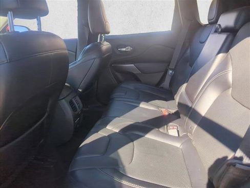 Used 2019 Jeep Cherokee Limited image 14