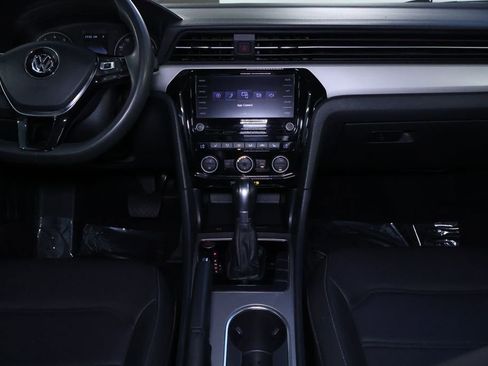 Used 2021 Volkswagen Passat 2.0T SE image 15