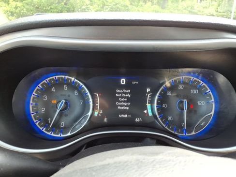 Used 2017 Chrysler Pacifica Limited FWD image 25