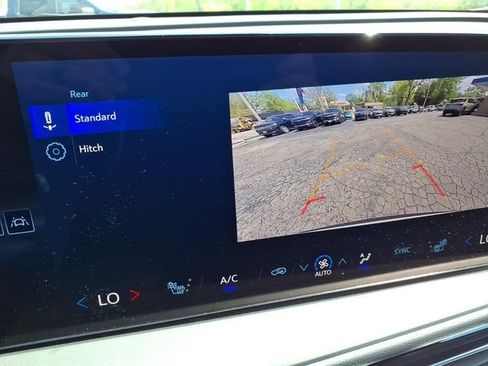 Used 2025 Chevrolet Traverse LT AWD/4WD image 33