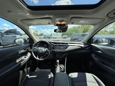 Used 2022 Buick Encore GX Select w/ Advanced Technology Package FWD image 2