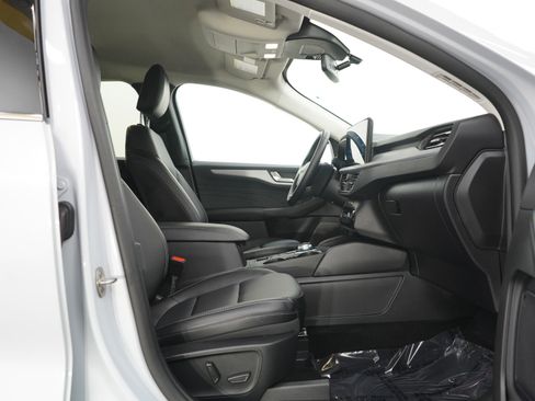 Used 2025 Ford Escape Platinum image 10