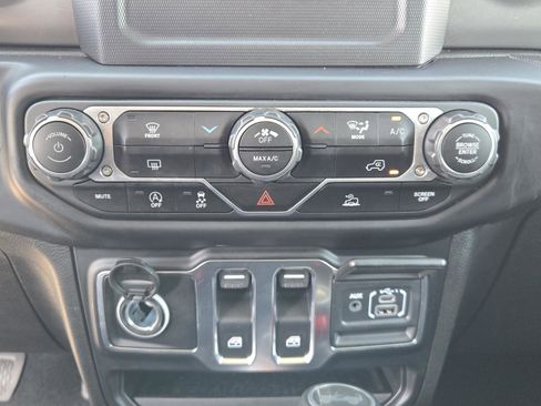 Used 2022 Jeep Wrangler Sport AWD/4WD image 10