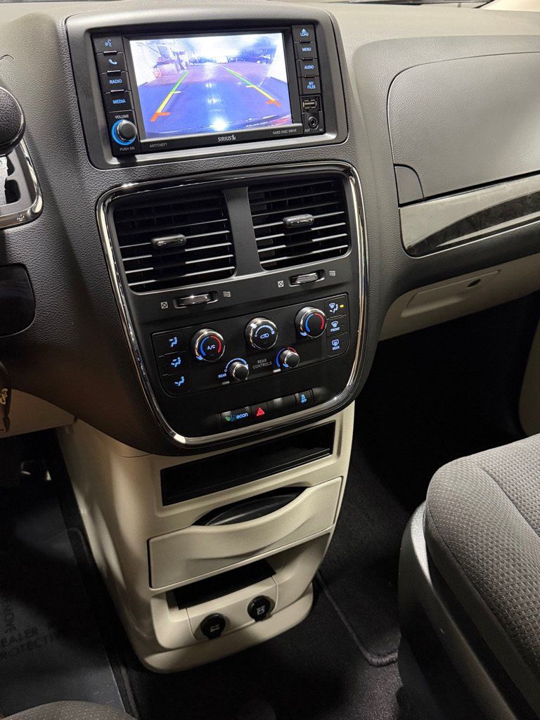 Used 2018 Dodge Grand Caravan SE w/ UConnect Hands-Free Group FWD image 14