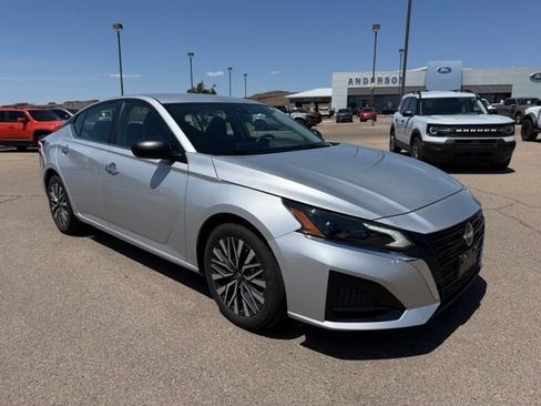 Used 2024 Nissan Altima 2.5 SV FWD image 3