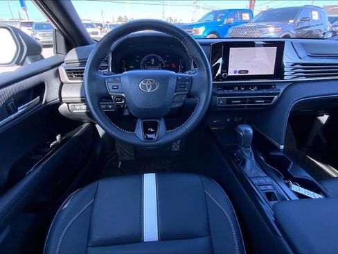 Used 2025 Toyota Camry SE image 6