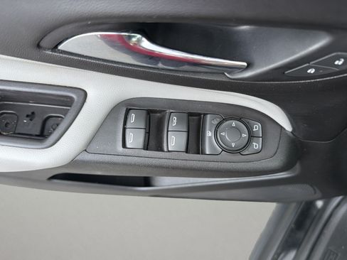 Used 2021 Chevrolet Equinox LS w/ LS Convenience Package FWD image 19