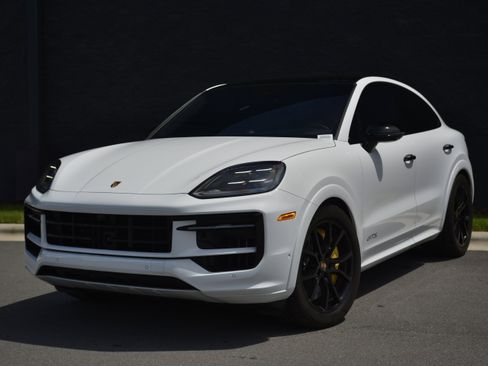 Certified 2026 Porsche Cayenne GTS AWD/4WD image 43