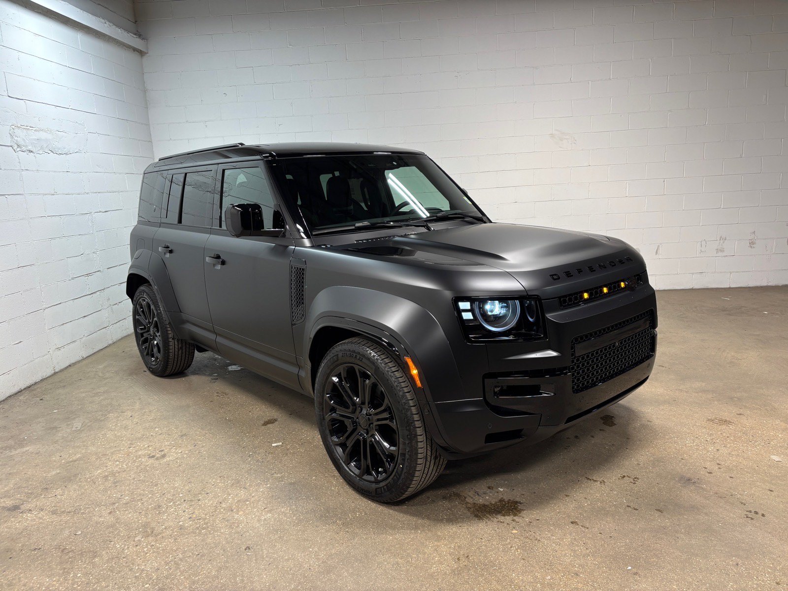 New 2026 Land Rover Defender 110 OCTA AWD/4WD image 4
