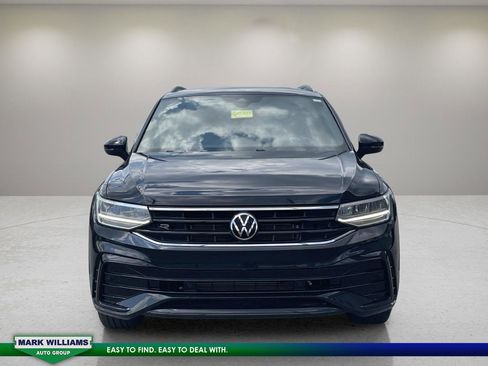 Used 2022 Volkswagen Tiguan SE R-Line image 9