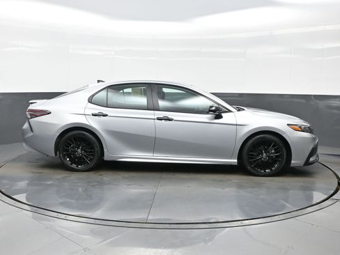 Used 2022 Toyota Camry SE w/ Convenience Package image 7