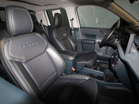 Used 2025 Ford Maverick Lobo image 24