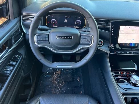 Used 2024 Jeep Wagoneer Series II w/ Flexible Seating Group image 14