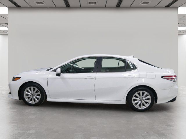 Used 2019 Toyota Camry LE FWD image 3