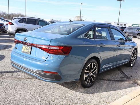 Used 2025 Volkswagen Jetta SE image 4