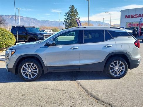 Used 2024 GMC Terrain SLT image 7