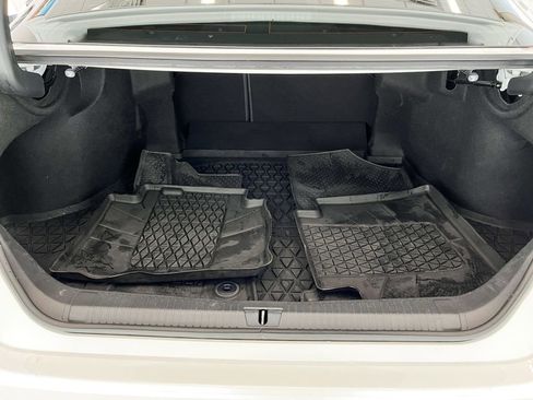 Used 2021 Toyota Avalon Limited image 32