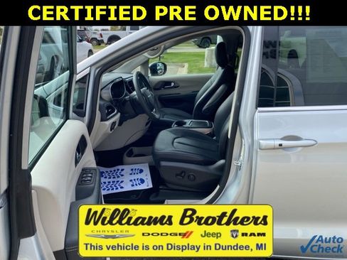 Certified 2024 Chrysler Pacifica Touring-L image 12