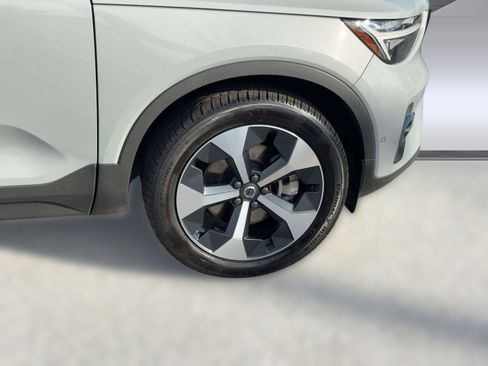 Certified 2024 Volvo XC40 B5 Plus image 11