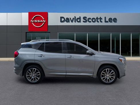 Used 2024 GMC Terrain Denali w/ Denali Premium Package image 4