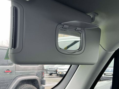 Used 2023 Jeep Renegade Latitude image 10