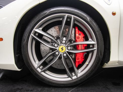 Used 2018 Ferrari 488 Spider RWD image 38