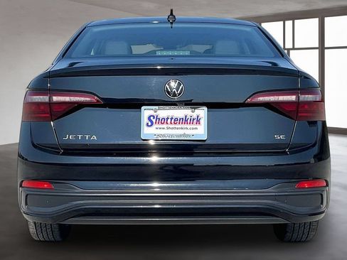 Used 2024 Volkswagen Jetta SE FWD image 5