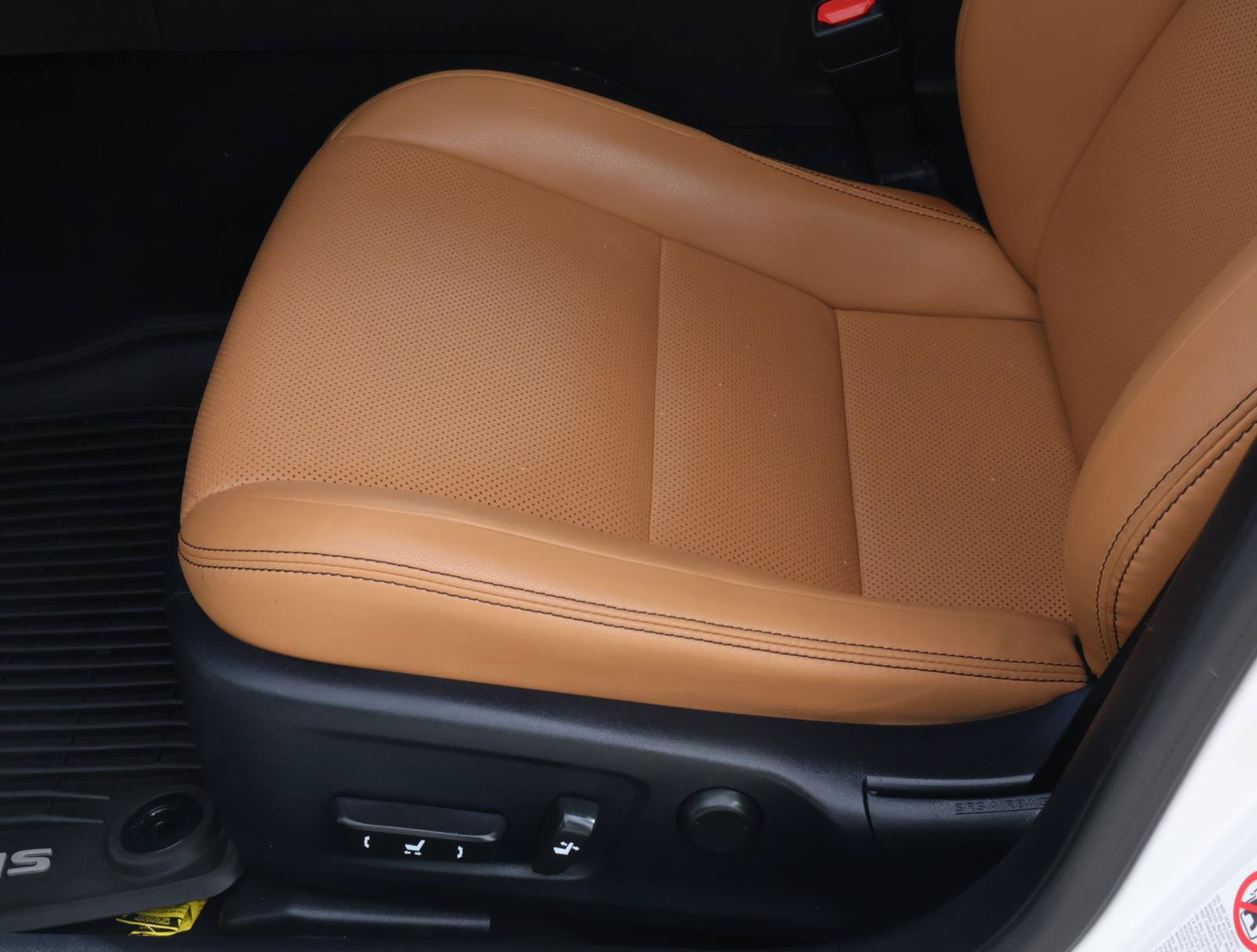 Used 2018 Lexus IS 300 w/ Comfort Package RWD image 14