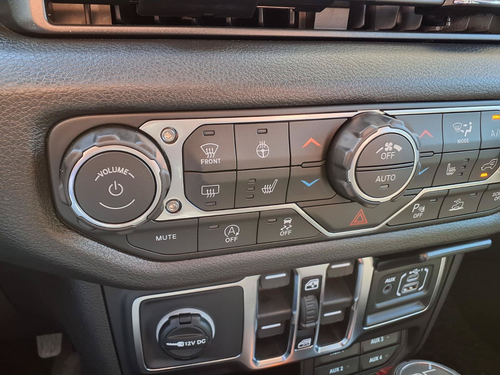 New 2026 Jeep Gladiator Sport AWD/4WD image 14