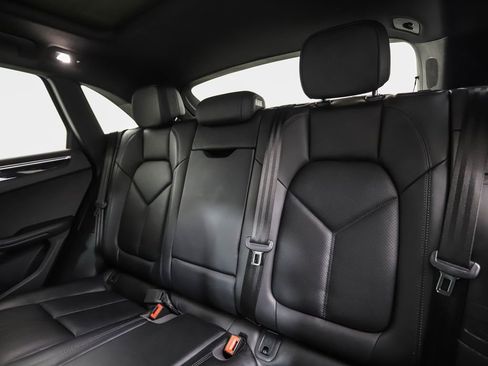 Used 2020 Porsche Macan image 22