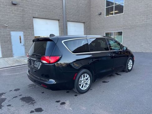 Used 2023 Chrysler Voyager LX image 3
