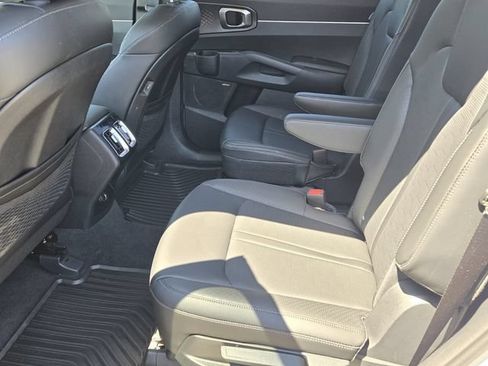 Used 2026 Kia Sorento EX w/ EX Premium Package FWD image 11